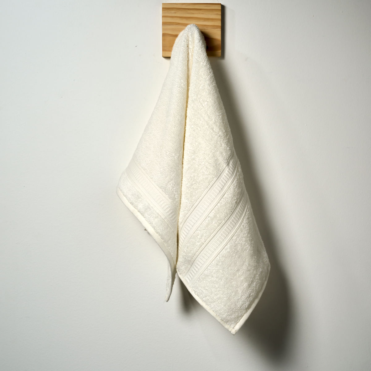 03 15 0095 Toalha de Rosto  Heritage Marfim 001